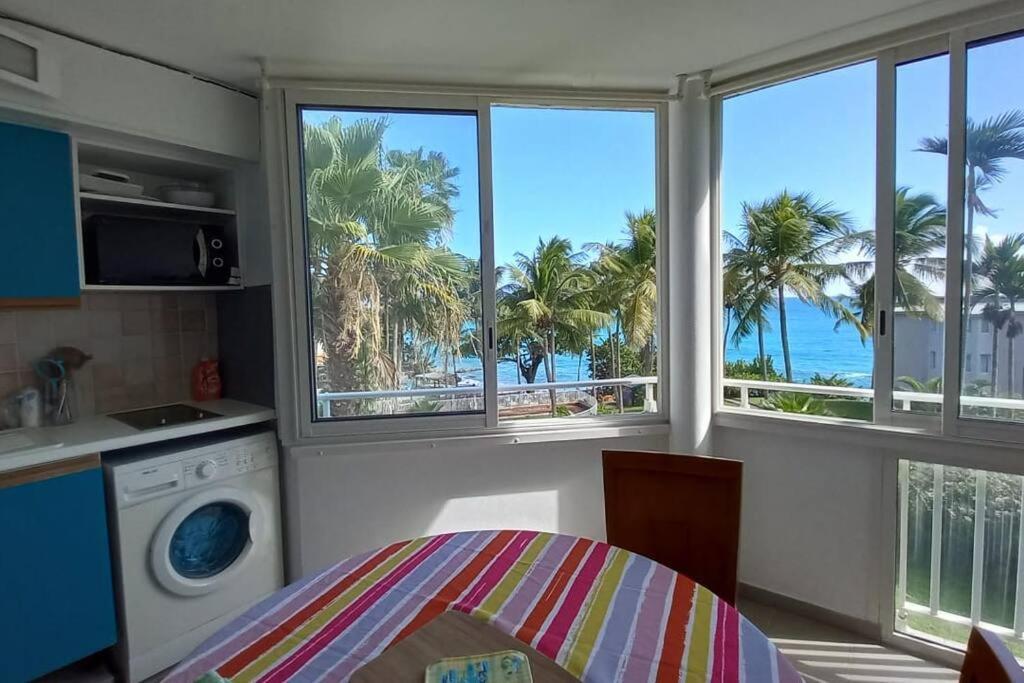 F1 Vue Mer, Acces Plage, En Centre-Ville Le Gosier  Extérieur photo